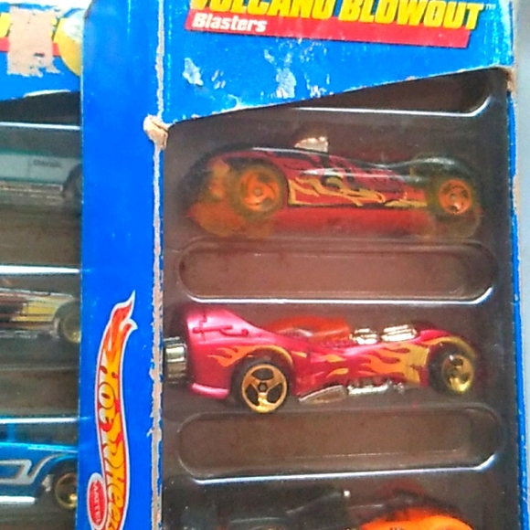 1997 Vtg Hot Wheels 5 Car Gift Pack Volcano Blowout  #18835 Diecast - Picture 1 of 11